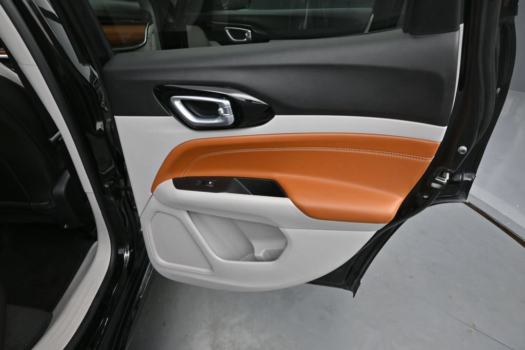 Used 2022 Jeep Compass Limited w/ Elite Group AWD/4WD image 16