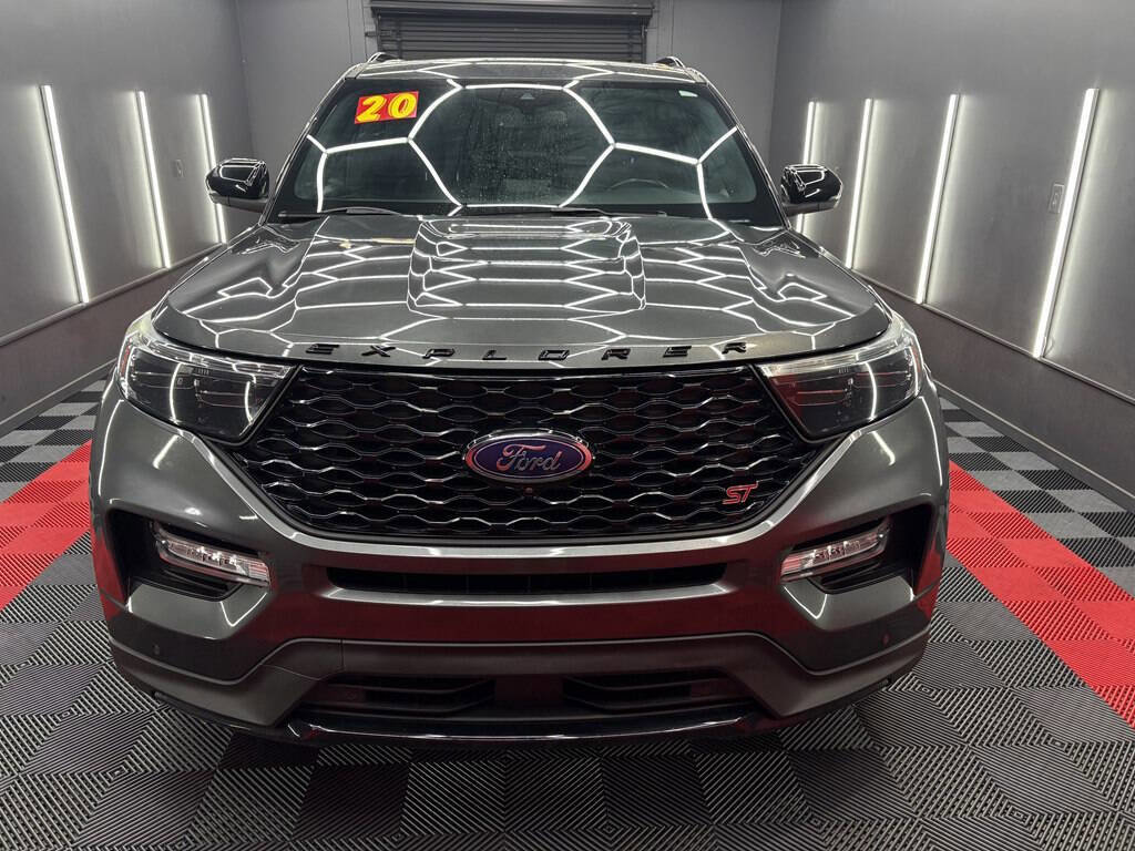 Used 2020 Ford Explorer ST w/ ST Street Pack image 2