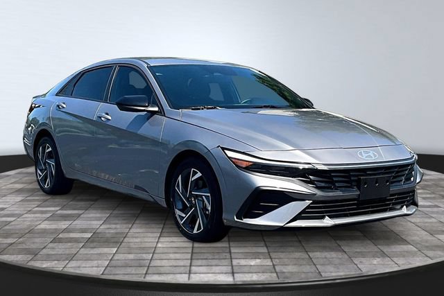 Used 2025 Hyundai Elantra Sport FWD image 3