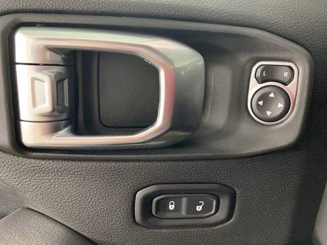 Used 2023 Jeep Wrangler Sahara image 29