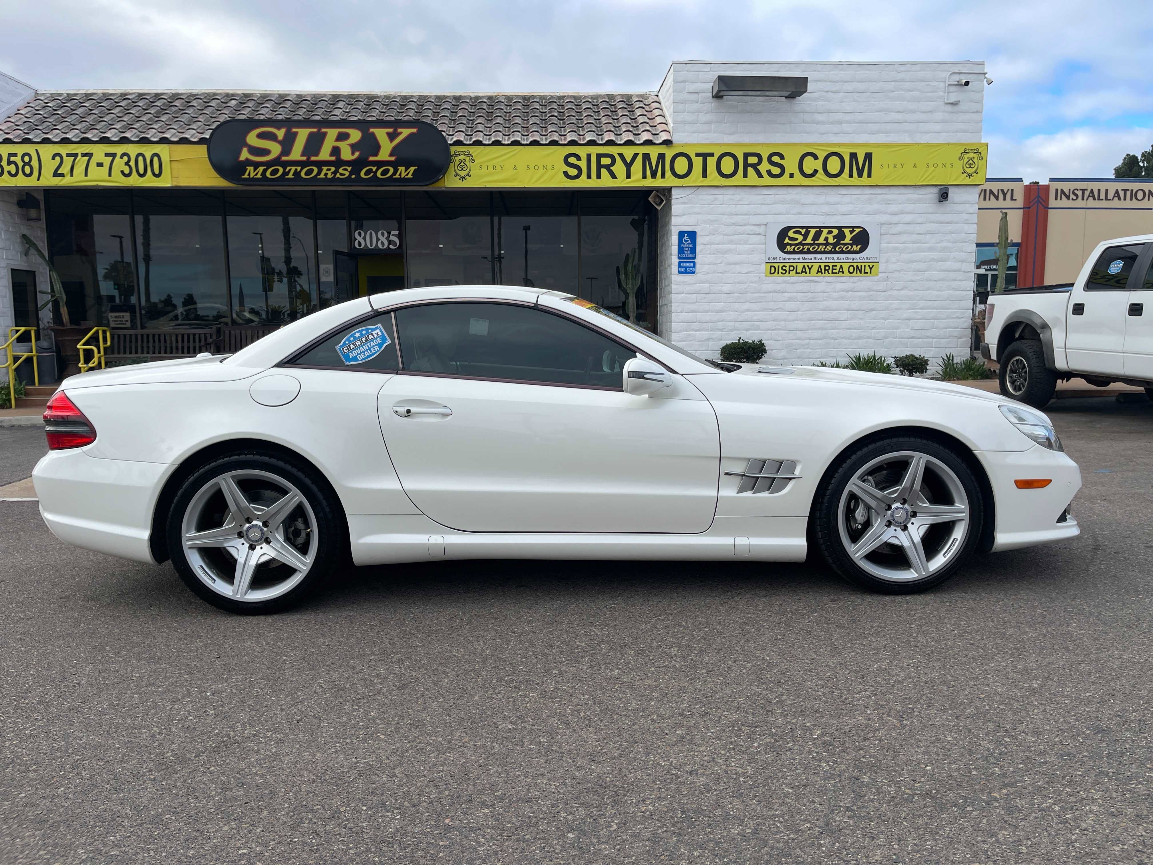 Used 2011 Mercedes-Benz SL 550 image 2