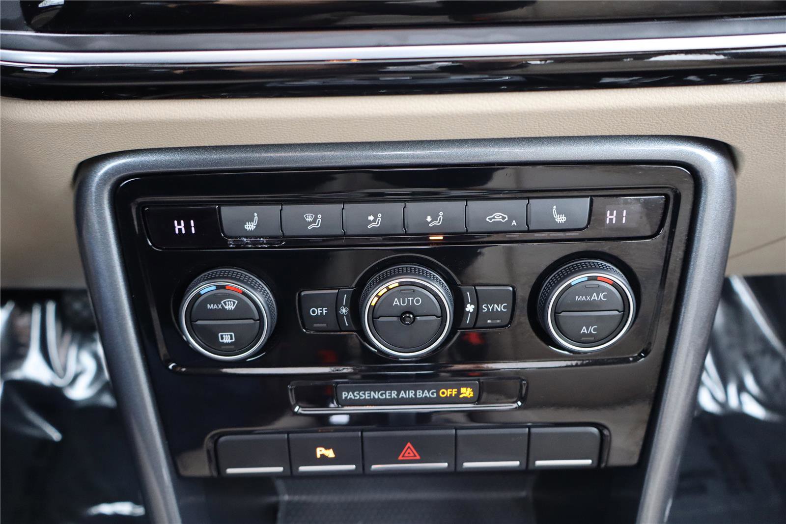 Used 2019 Volkswagen Beetle 2.0T SE w/ SE Premium Package image 23