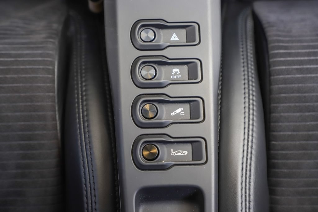 Used 2017 Ford GT RWD image 85