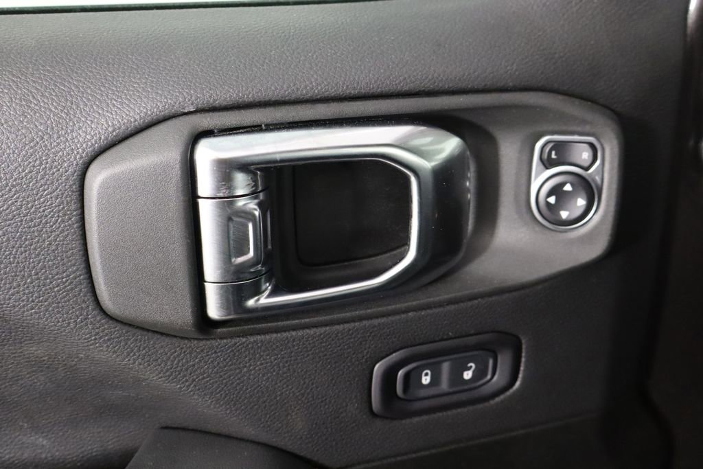 Used 2025 Jeep Wrangler Unlimited Sahara AWD/4WD image 22