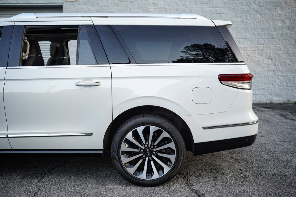 Used 2023 Lincoln Navigator L Reserve AWD/4WD image 11