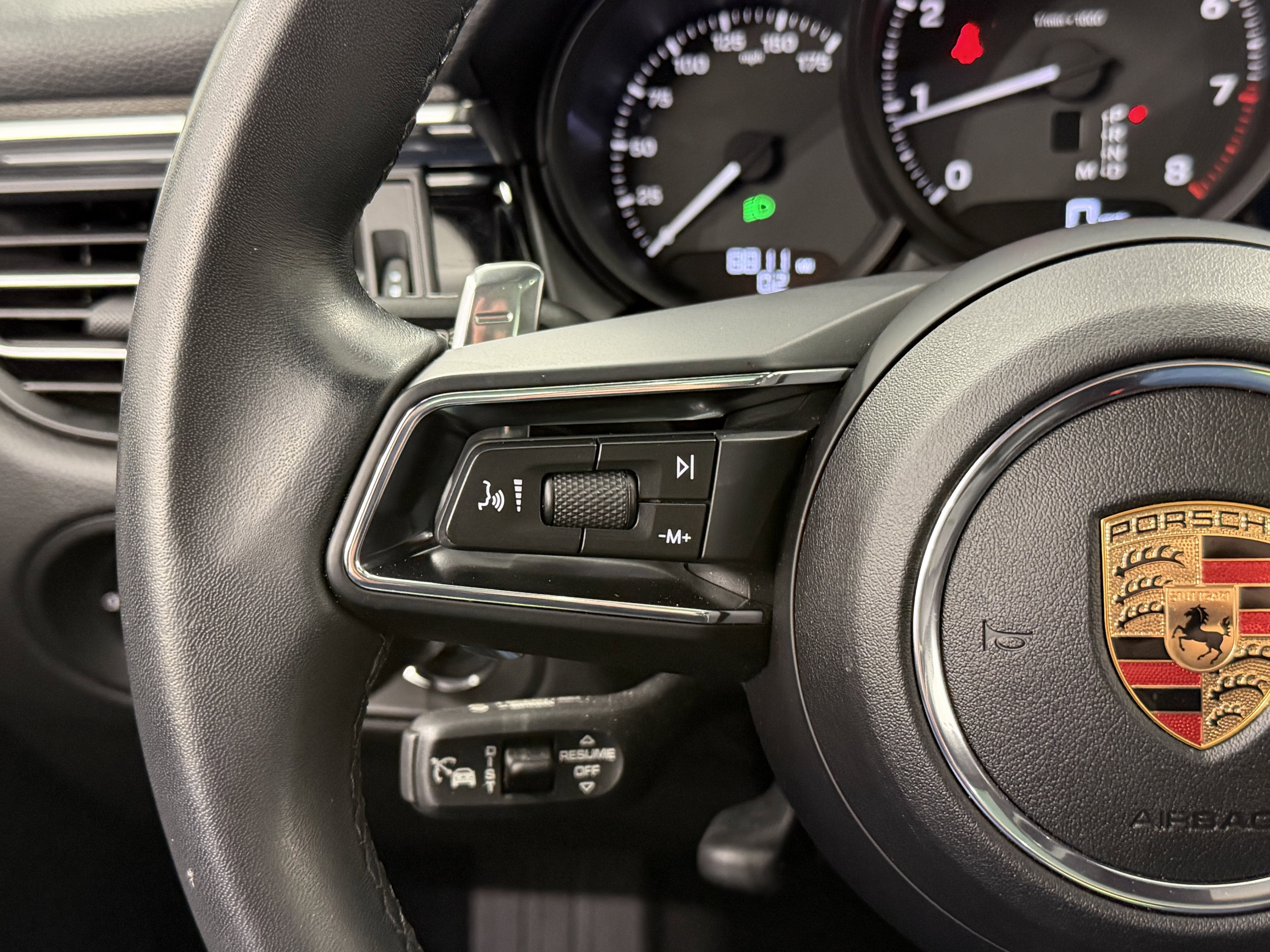 Certified 2025 Porsche Macan image 47