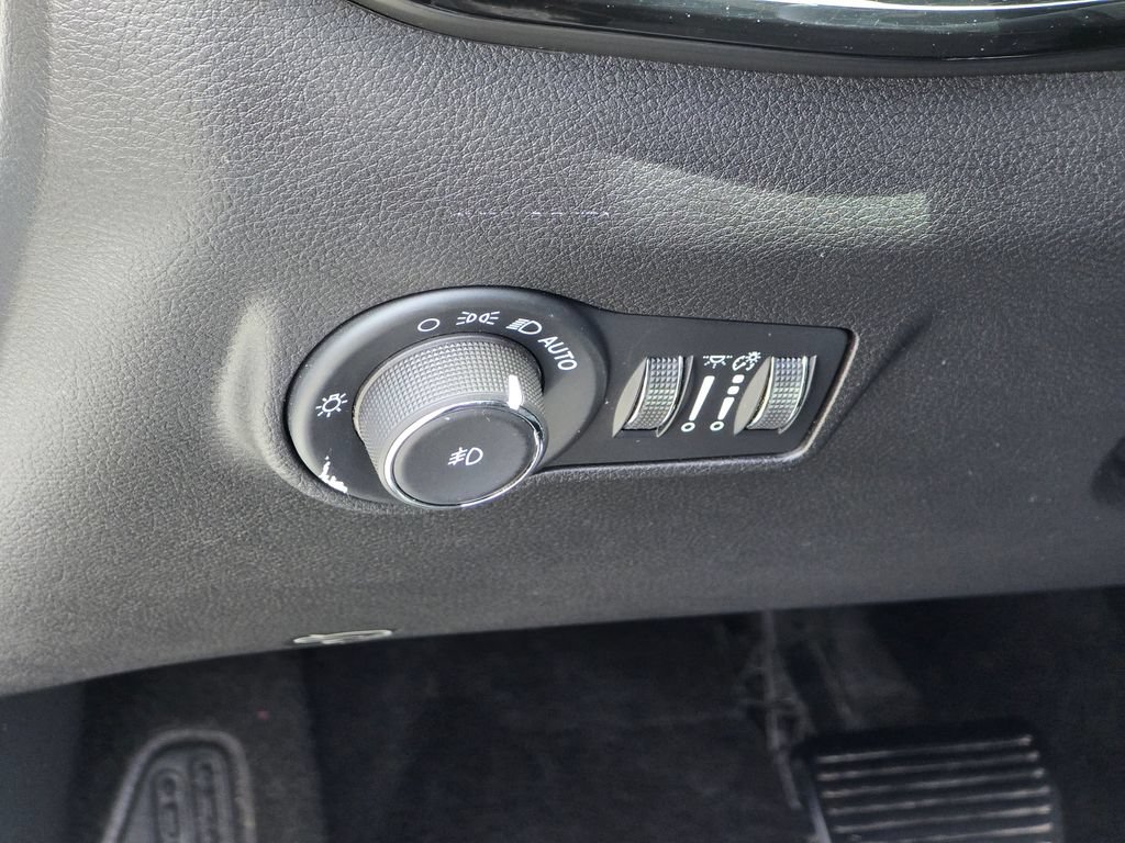 Used 2024 Jeep Compass Trailhawk w/ Trailhawk Convenience Group AWD/4WD image 36