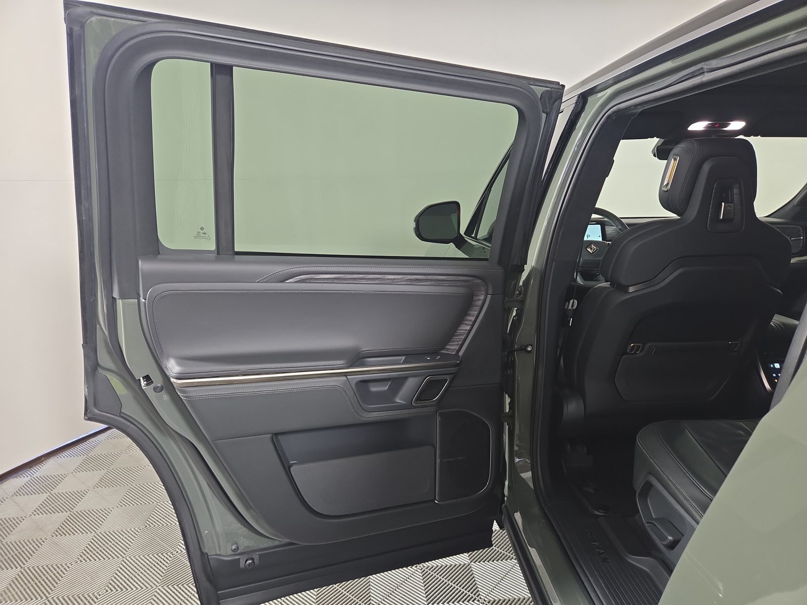 Used 2022 Rivian R1S Launch Edition Quad AWD/4WD image 17