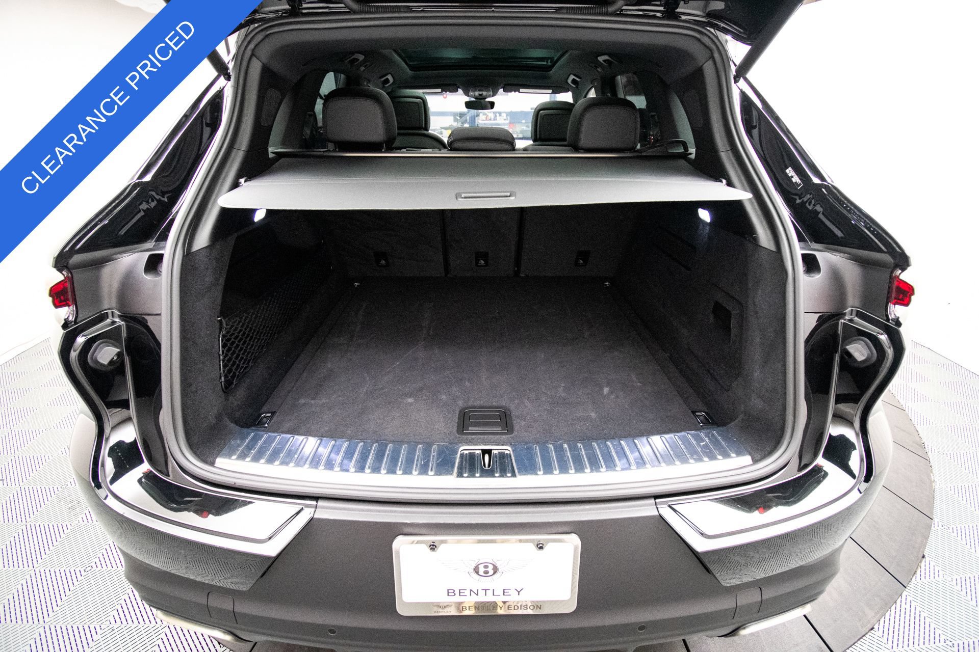 Used 2025 Porsche Cayenne AWD/4WD image 36