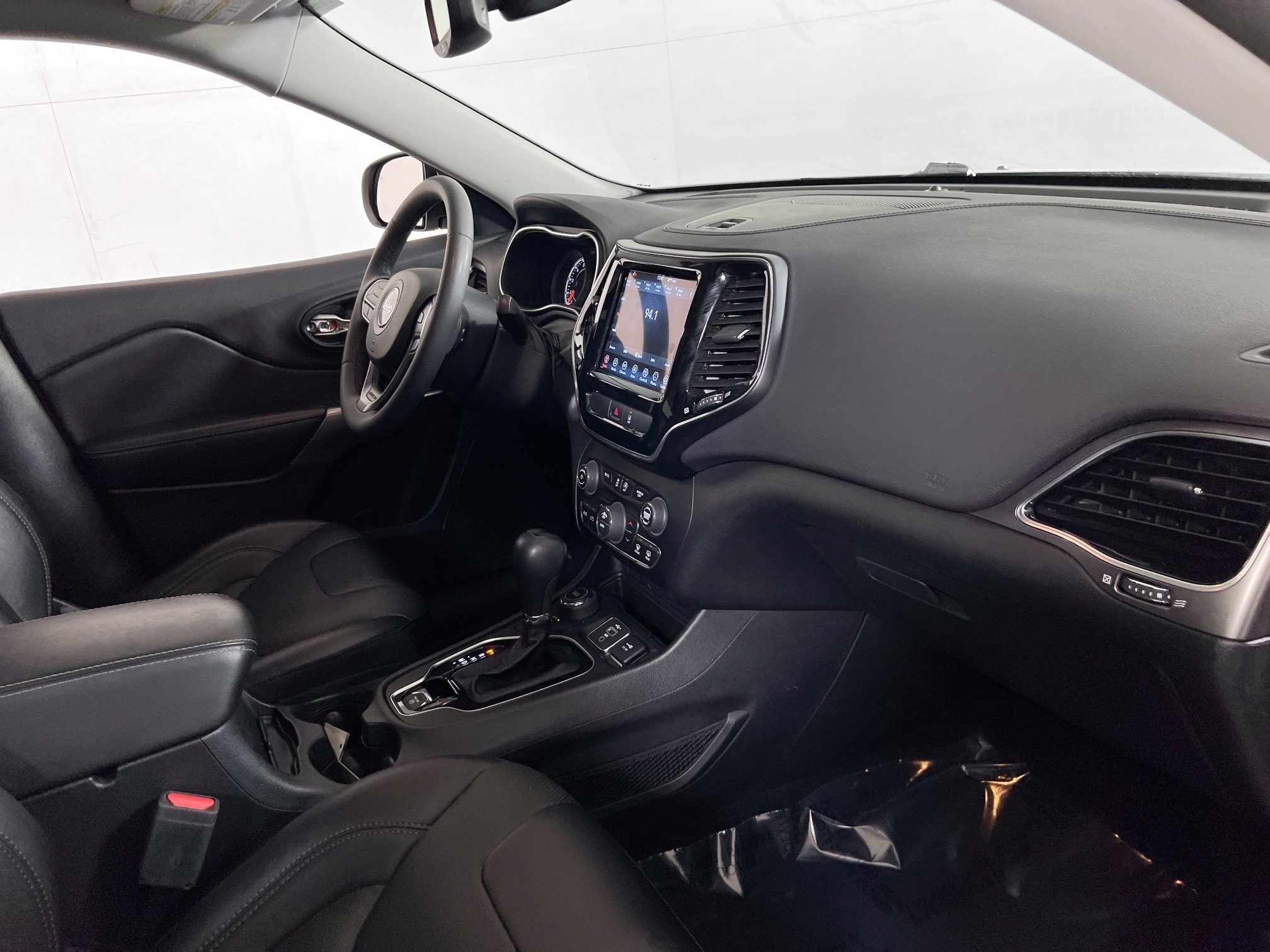 Used 2022 Jeep Cherokee Limited image 28