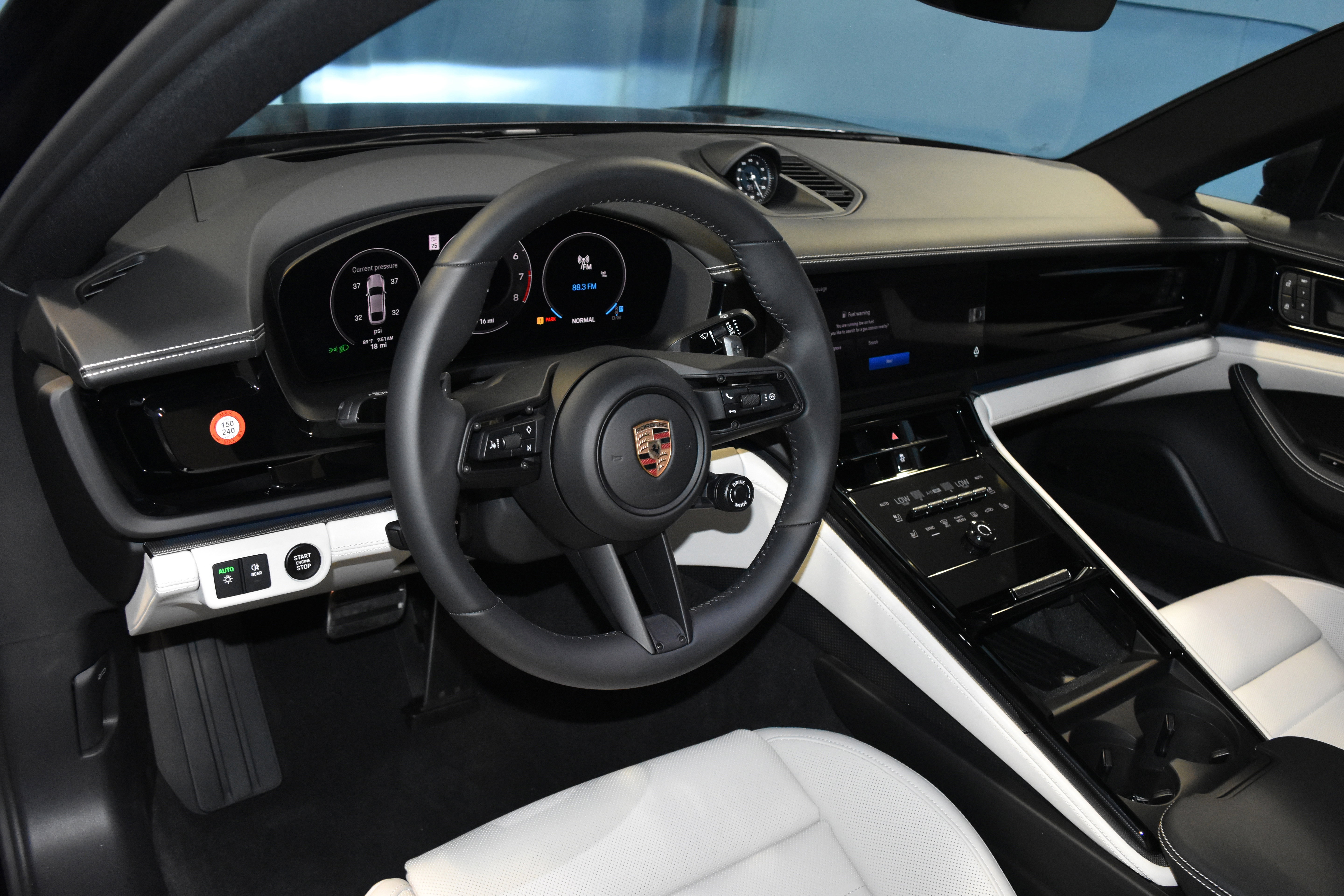 New 2025 Porsche Panamera 4 image 4