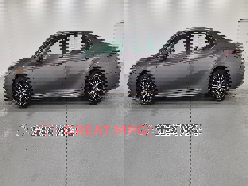 Used 2023 Toyota Camry SE image 5