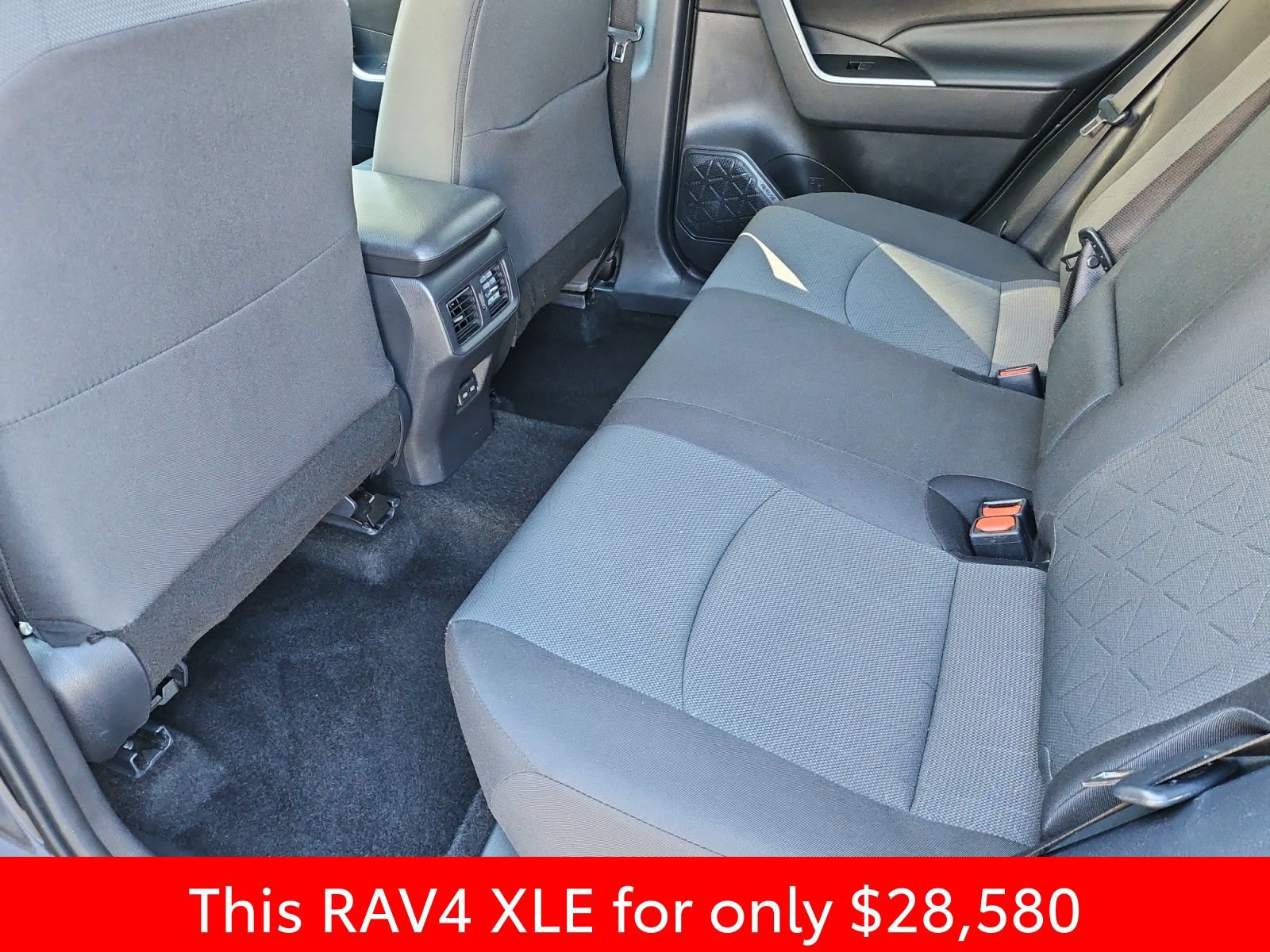 Used 2024 Toyota RAV4 XLE FWD image 33