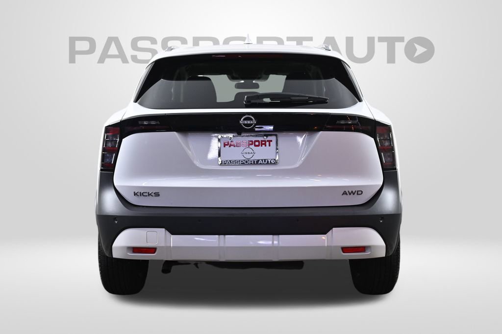 Used 2025 Nissan Kicks SV w/ SV Premium Package image 9
