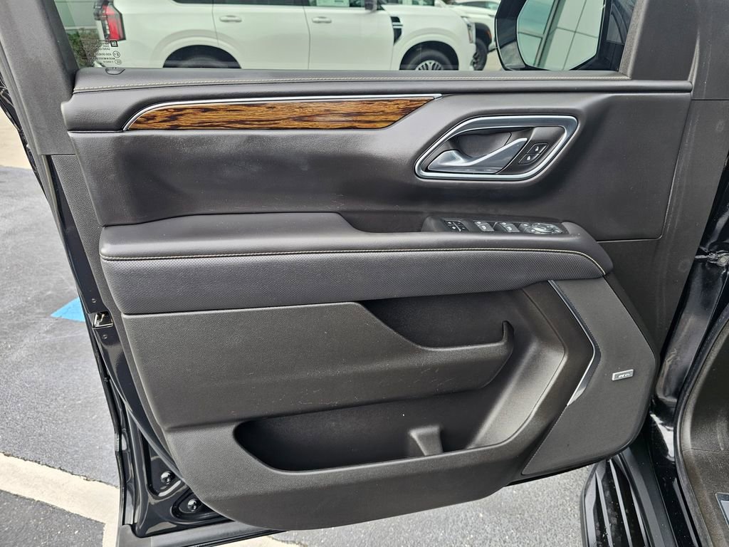 Used 2021 Chevrolet Suburban Premier w/ Premium Package image 17