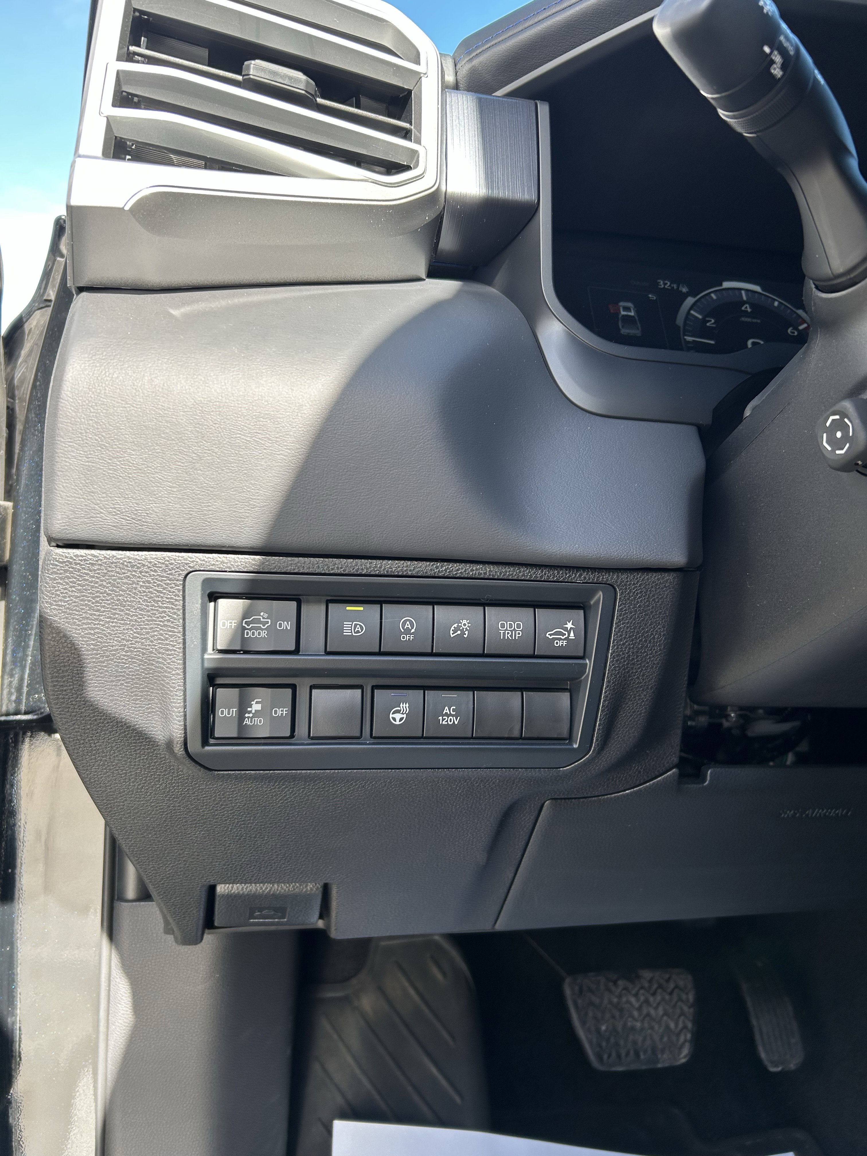 Used 2024 Toyota Tundra Platinum image 19