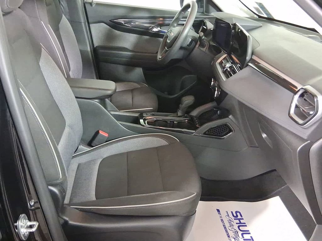 Used 2025 Chevrolet TrailBlazer LT image 28