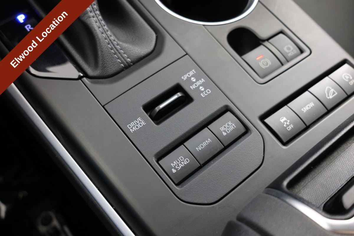Used 2022 Toyota Highlander XLE AWD/4WD image 18