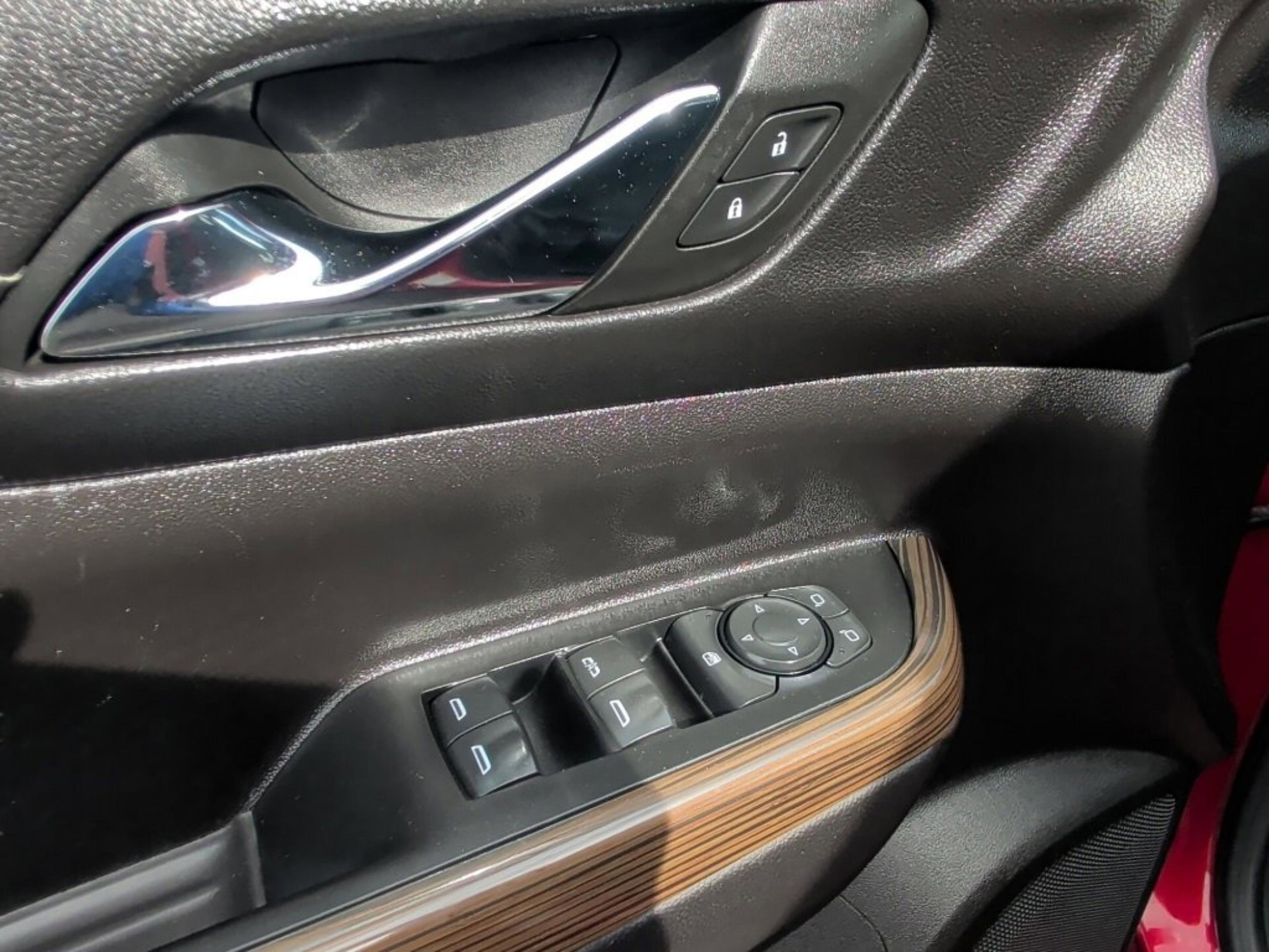 Used 2023 GMC Acadia SLE image 10