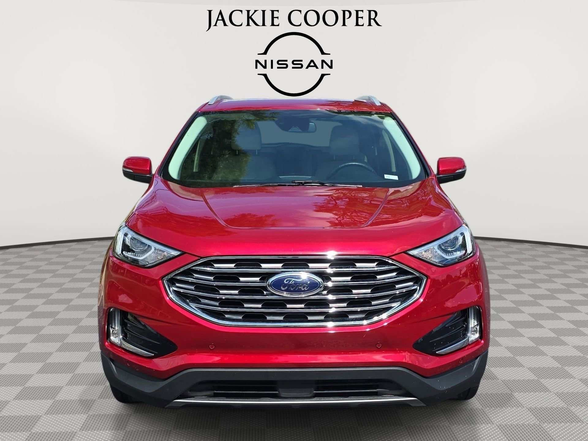 Used 2020 Ford Edge Titanium FWD image 2