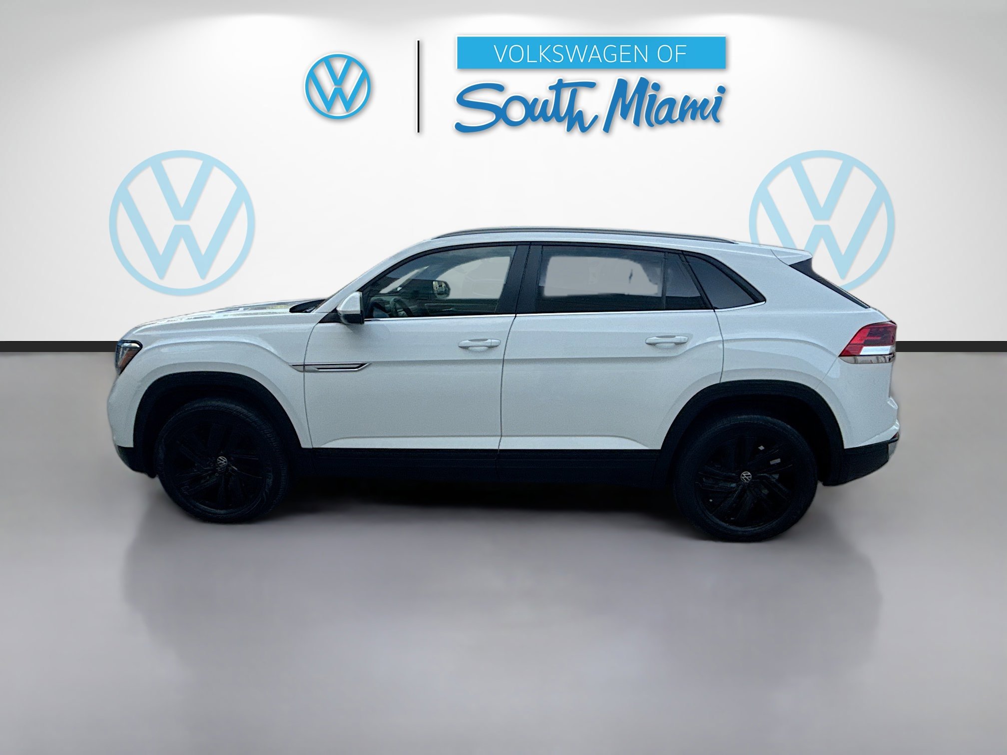 Used 2022 Volkswagen Atlas Cross Sport SE w/ Panoramic Sunroof Package image 4