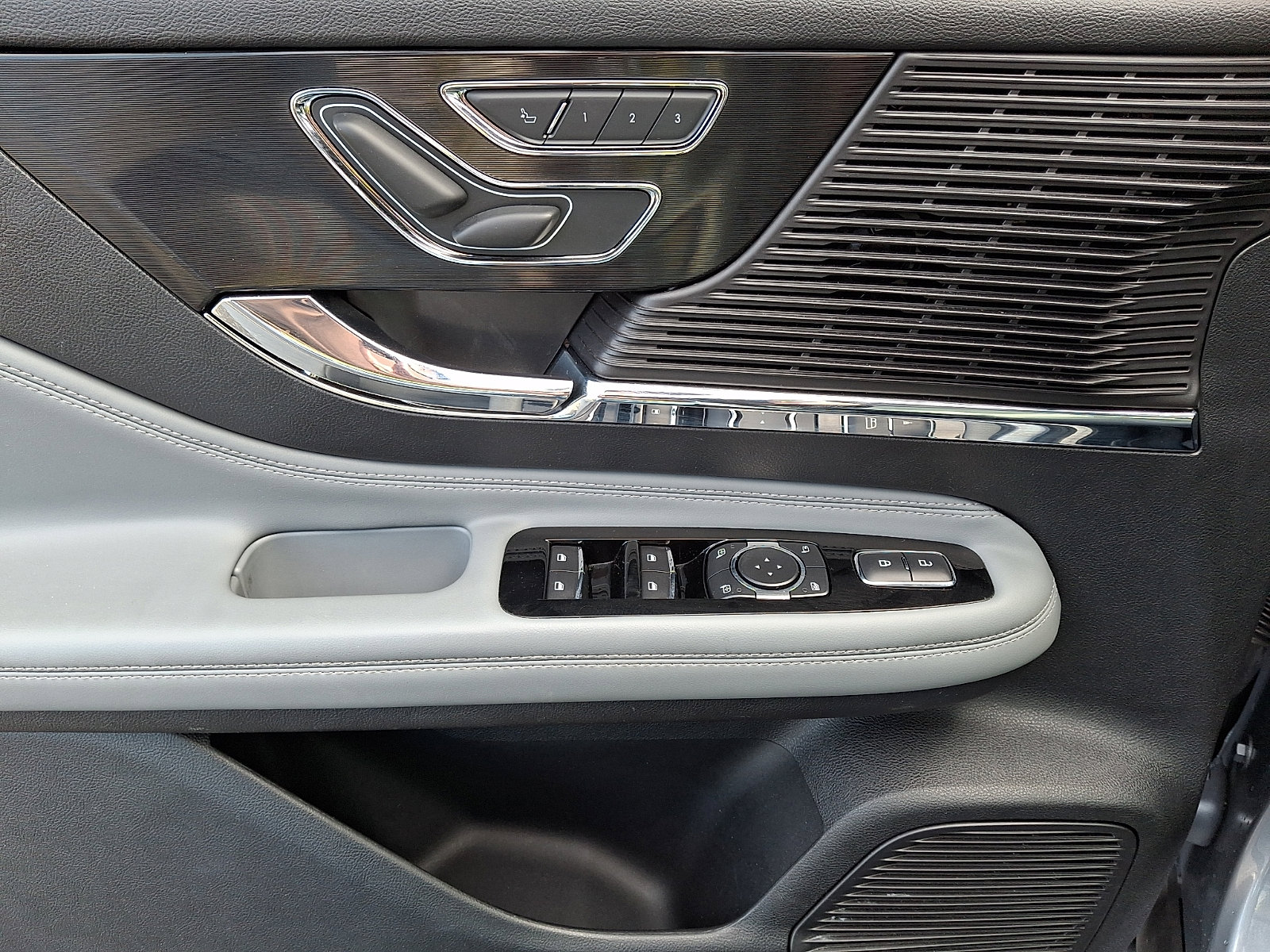 Certified 2022 Lincoln Corsair AWD w/ Premium Package image 12