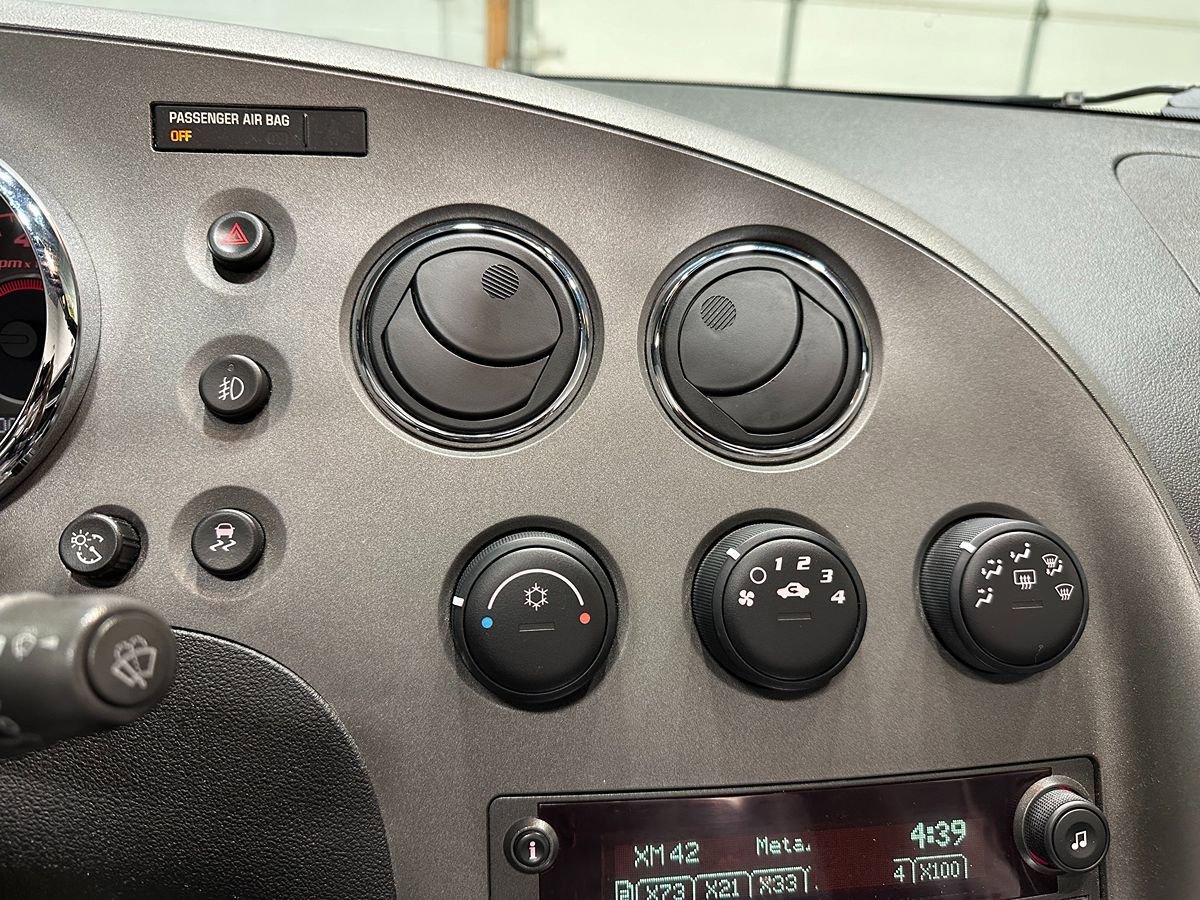 Used 2008 Pontiac Solstice GXP w/ Premium Package image 27