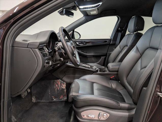 Used 2025 Porsche Macan AWD/4WD image 22