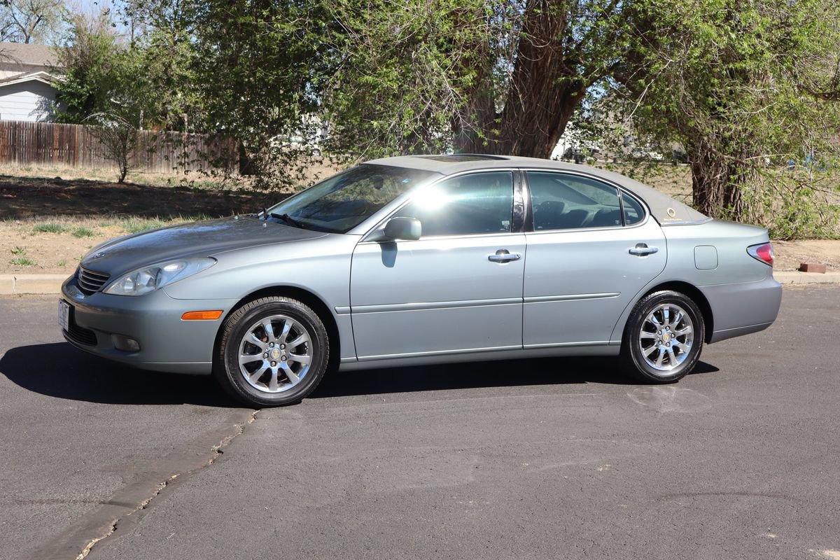 Used 2004 Lexus ES 330 w/ Premium Pkg FWD image 10