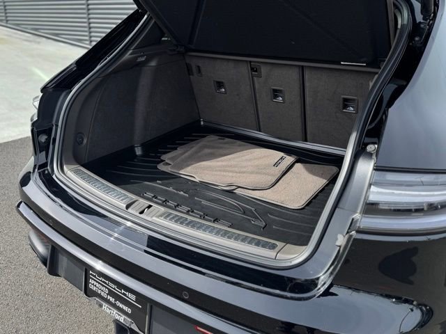 Certified 2023 Porsche Macan image 32