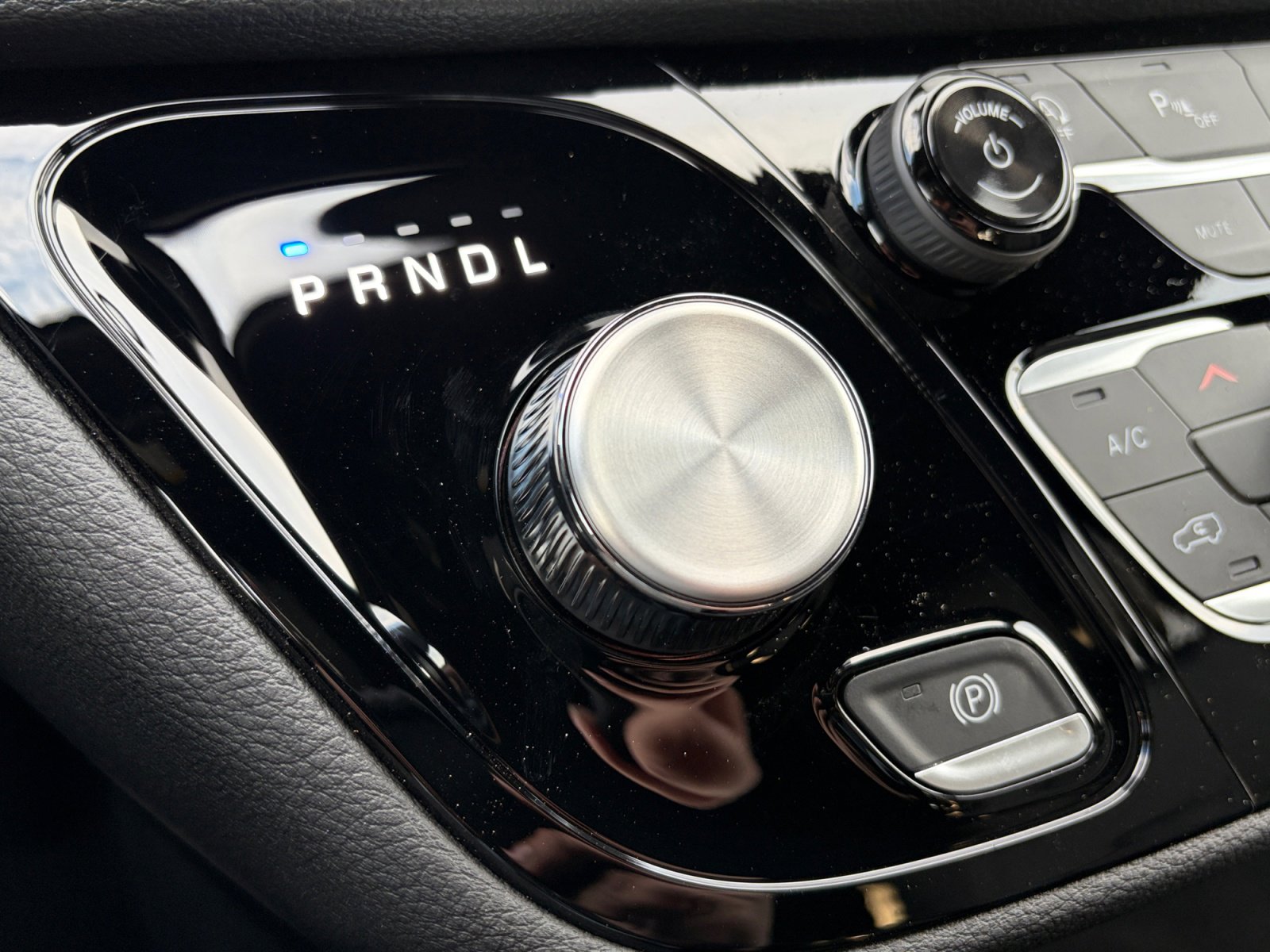 New 2026 Chrysler Pacifica Select AWD/4WD image 17