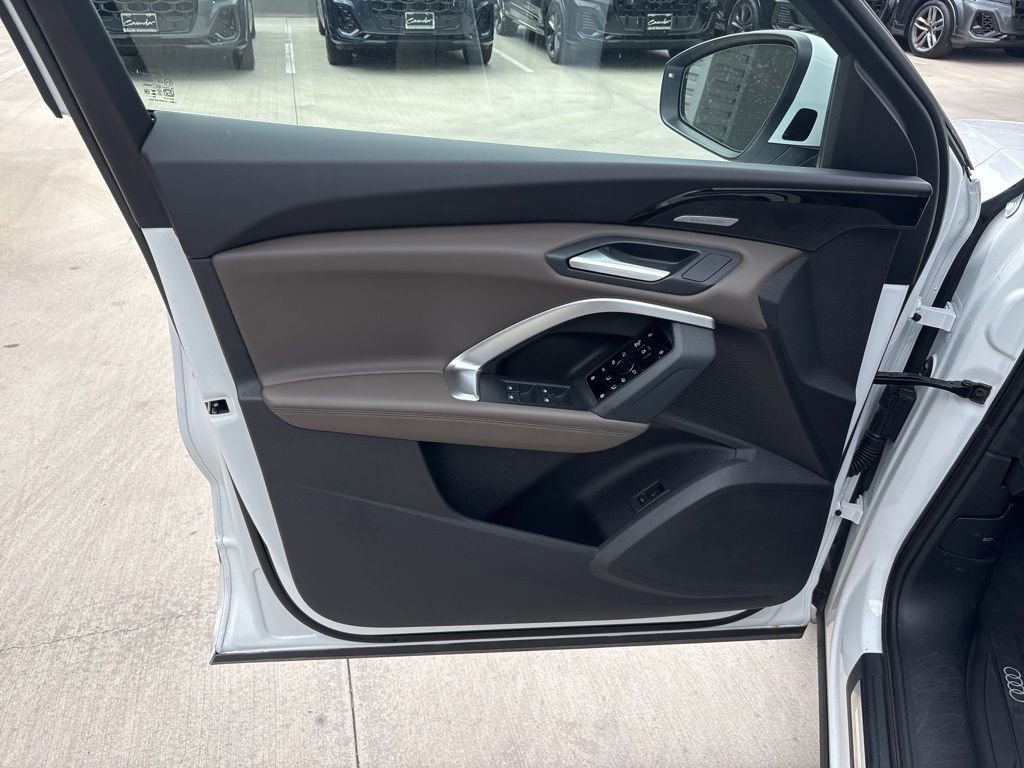 Used 2025 Audi Q5 Premium Plus w/ Premium Plus AWD/4WD image 10