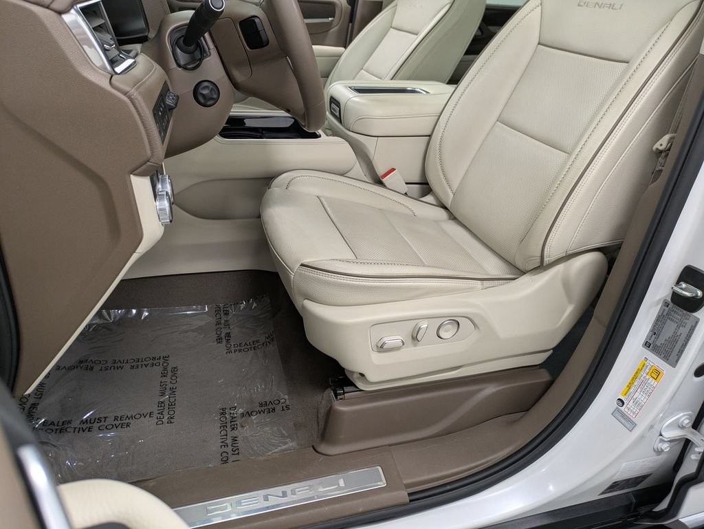 Used 2024 GMC Yukon Denali AWD/4WD image 11