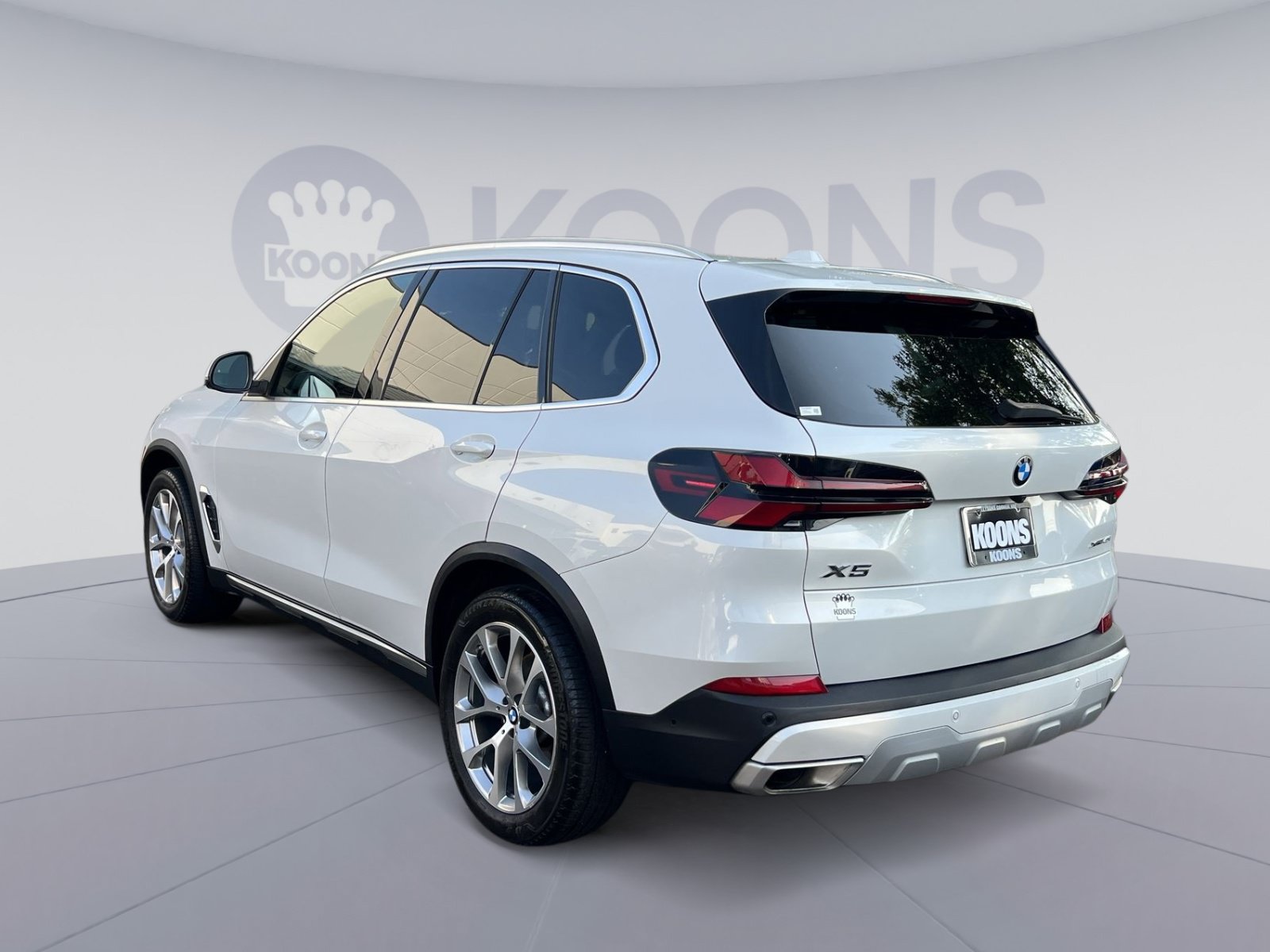 Used 2024 BMW X5 xDrive40i w/ Premium Package AWD/4WD image 4