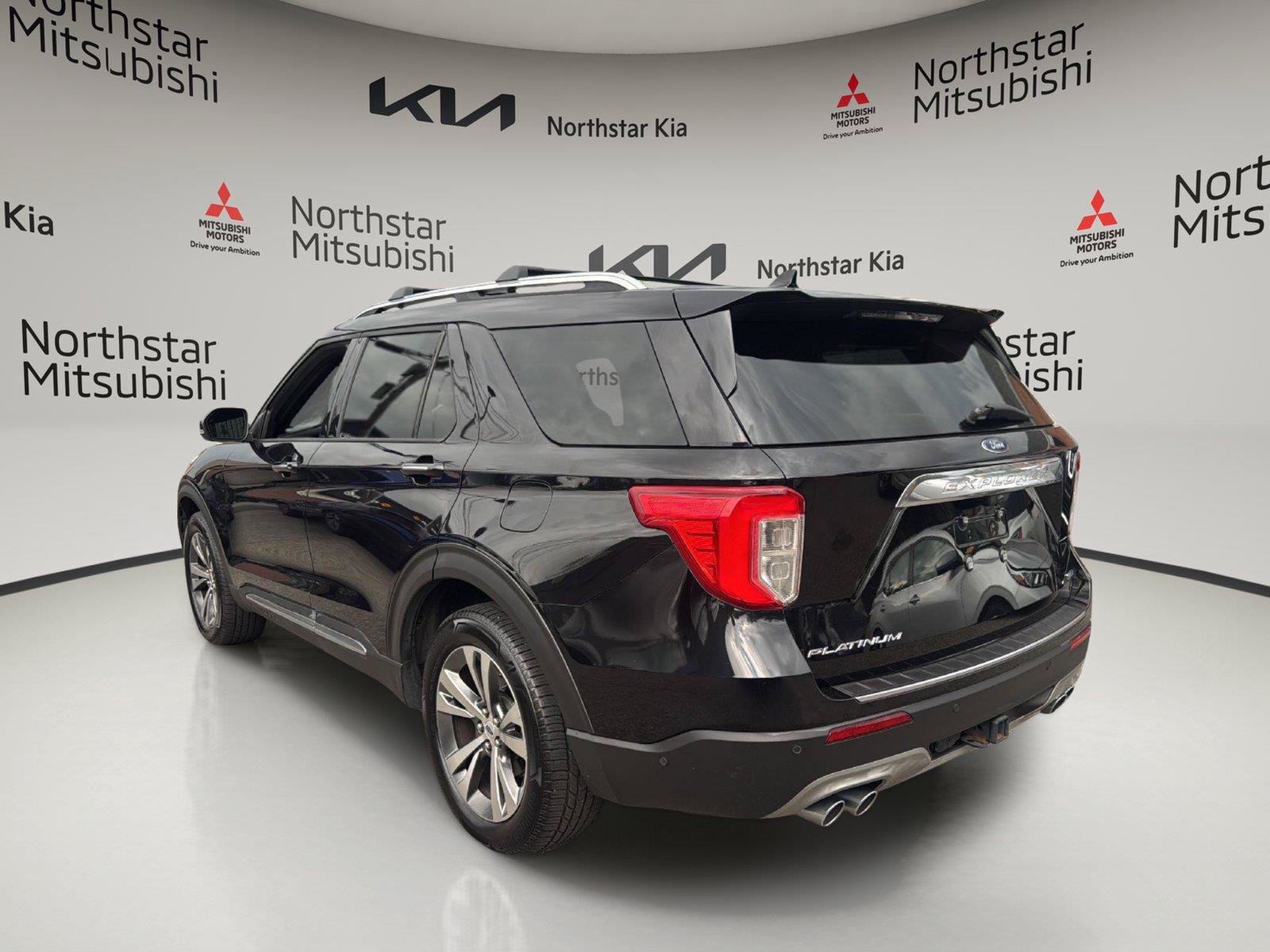 Used 2020 Ford Explorer Platinum w/ Premium Technology Package AWD/4WD image 4