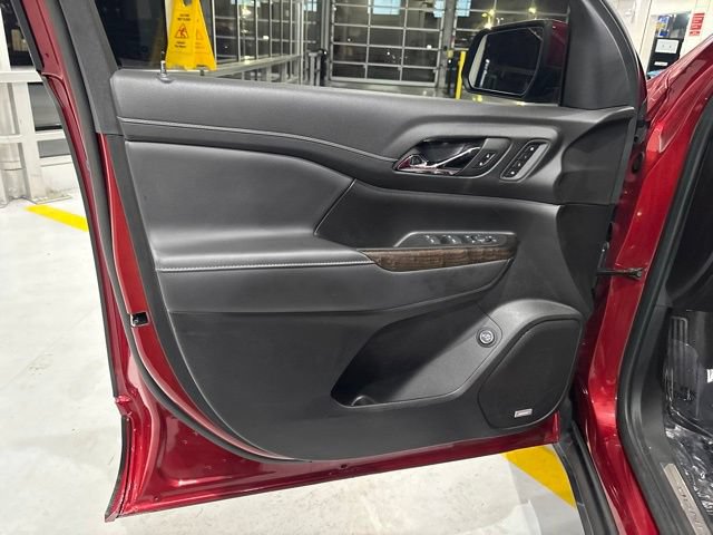 Used 2023 GMC Acadia Denali w/ Denali Ultimate Package AWD/4WD image 15