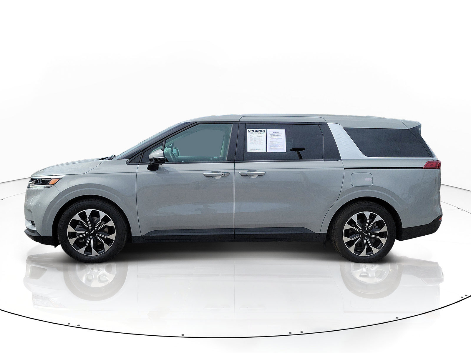 Used 2024 Kia Carnival EX FWD image 4