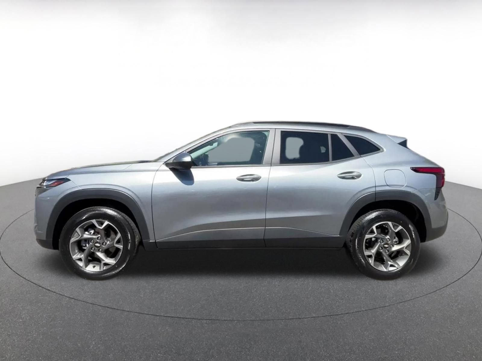 Used 2025 Chevrolet Trax LT w/ LT Convenience Package image 9