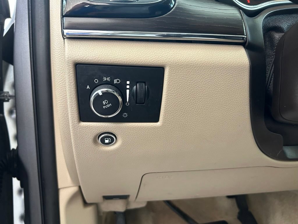 Used 2019 Jeep Grand Cherokee Overland RWD image 46