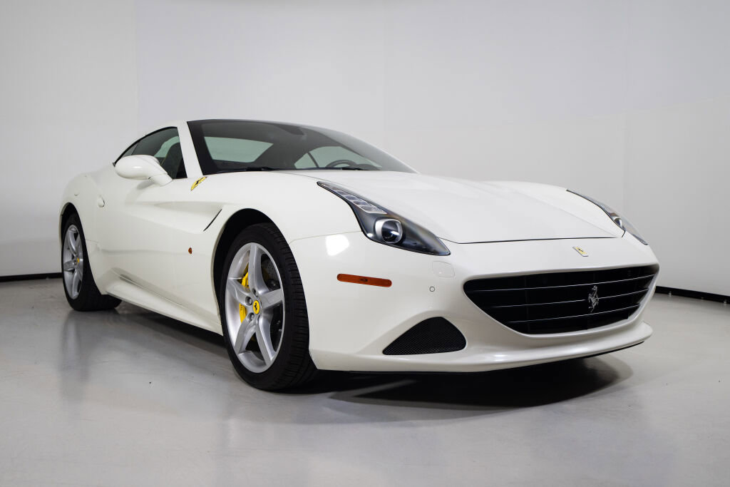 Used 2017 Ferrari California T RWD image 5
