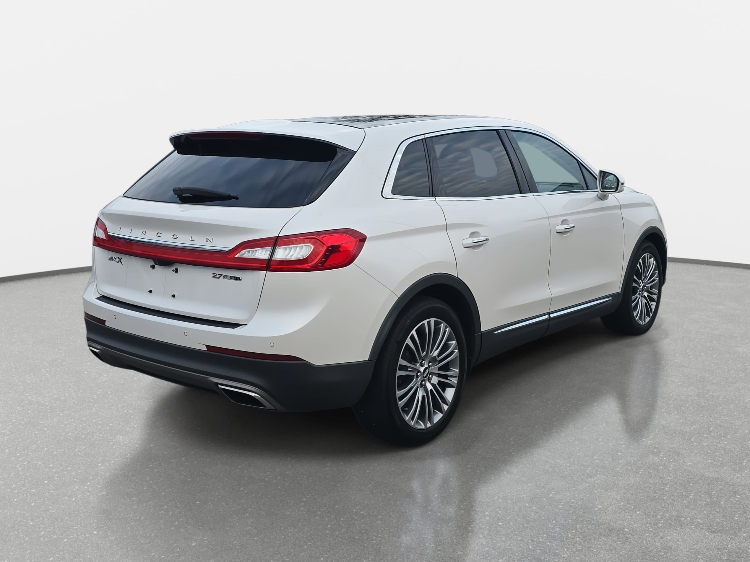 Used 2016 Lincoln MKX Reserve w/ Driver Assistance Package image 5