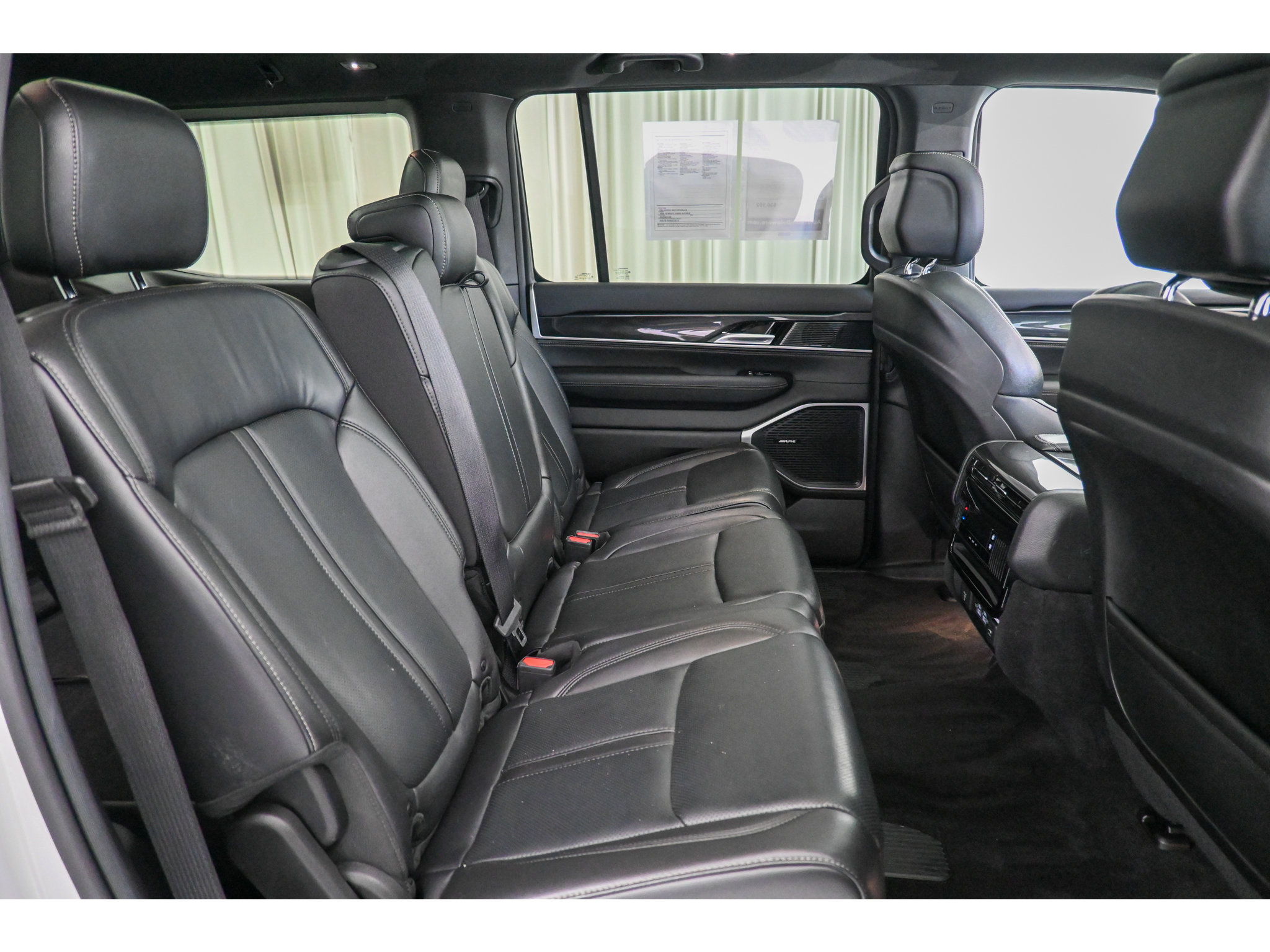 Used 2022 Jeep Wagoneer Series I w/ Premium Group I AWD/4WD image 19