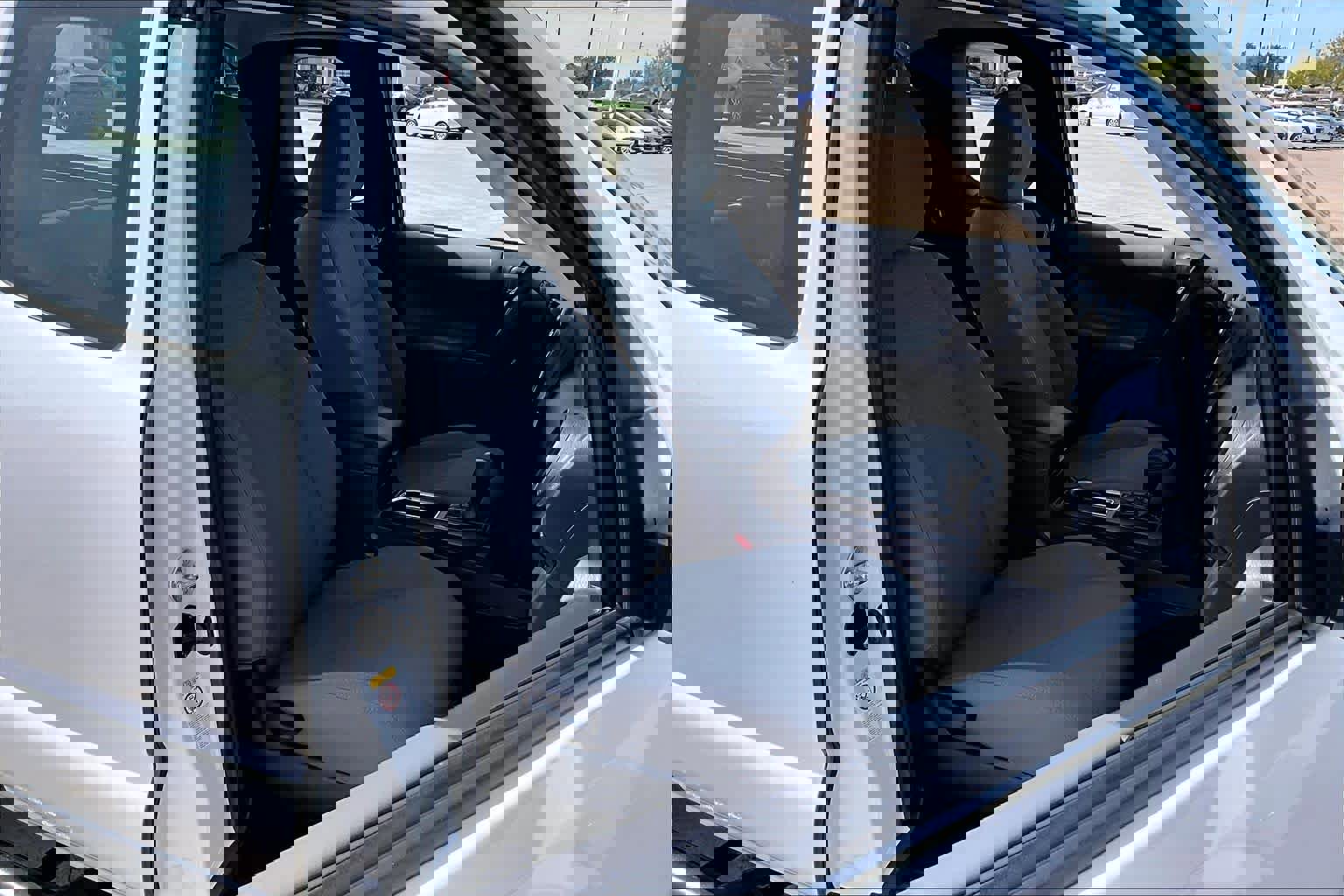 Used 2018 Toyota Tacoma SR image 9