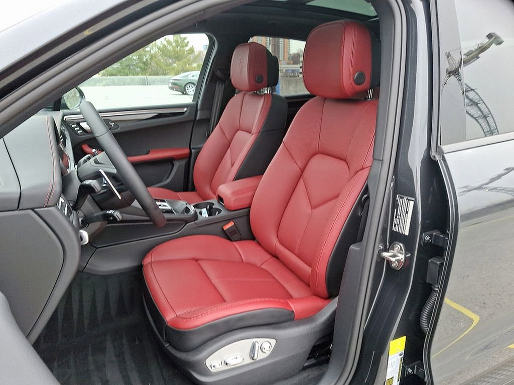 Used 2025 Porsche Macan image 15