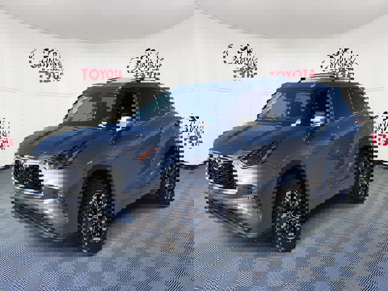 New 2026 Toyota Highlander XLE image 2