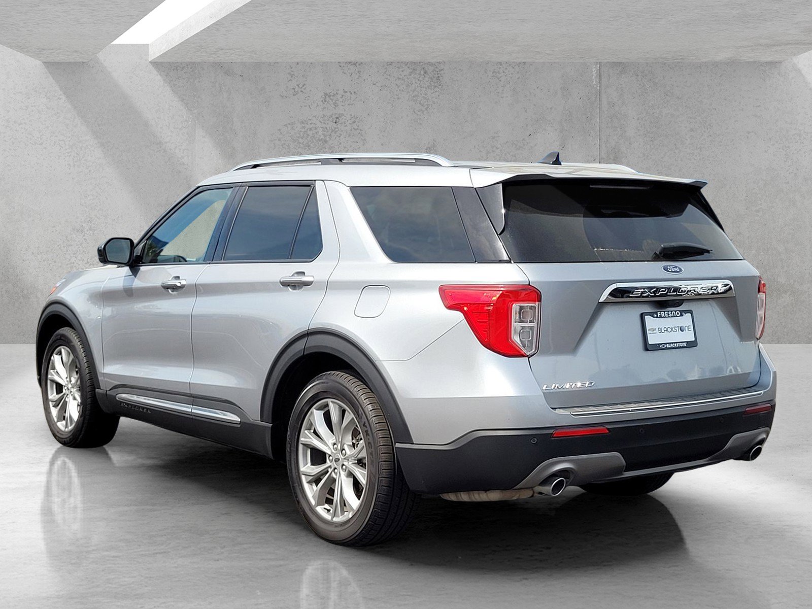Used 2023 Ford Explorer Limited image 6