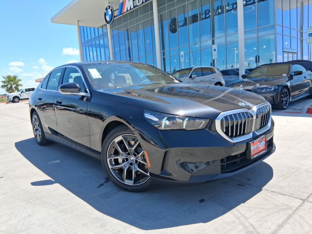 New 2027 BMW 530i RWD image 1