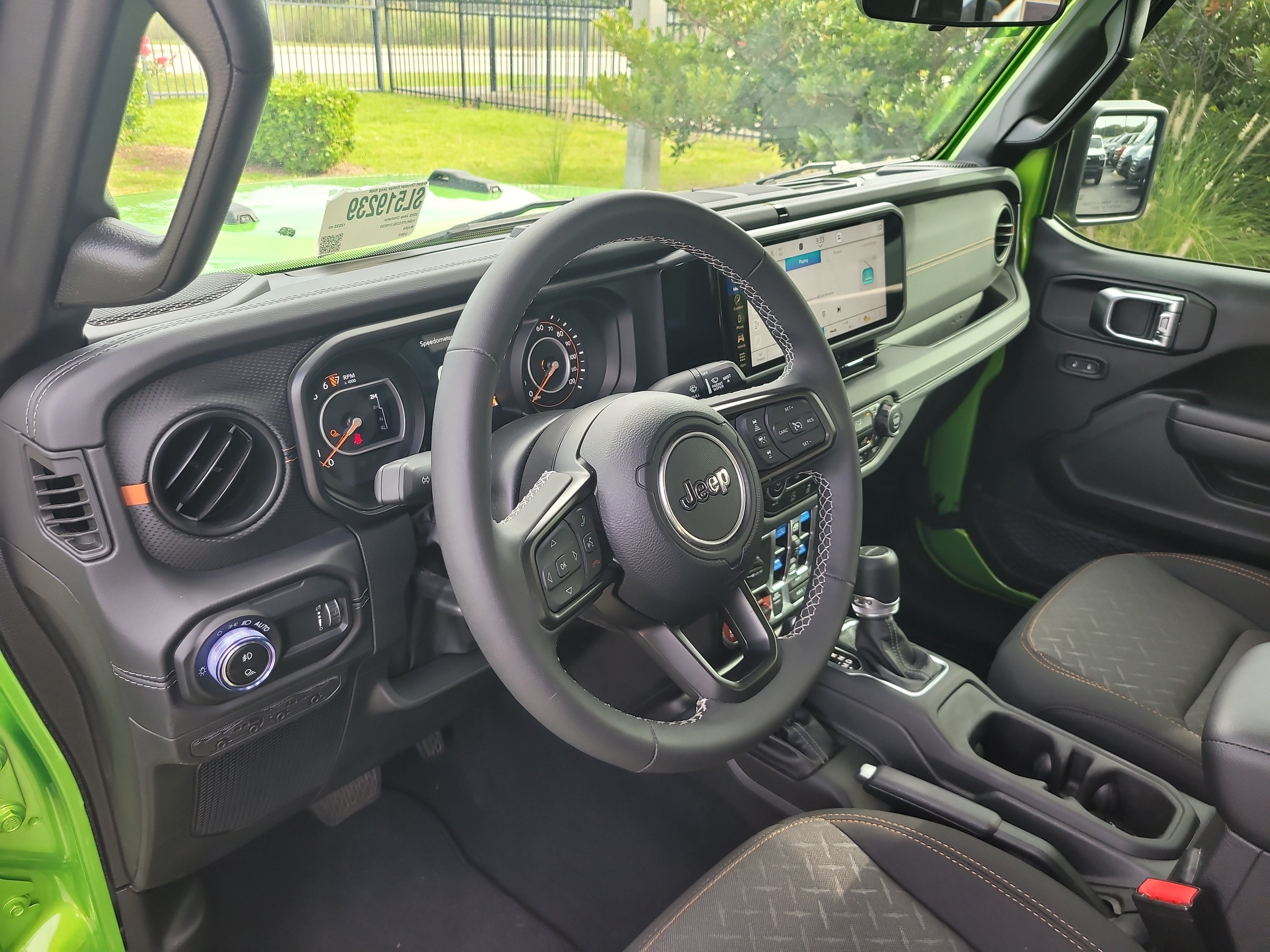 Used 2025 Jeep Gladiator Mojave w/ Safety Group AWD/4WD image 19
