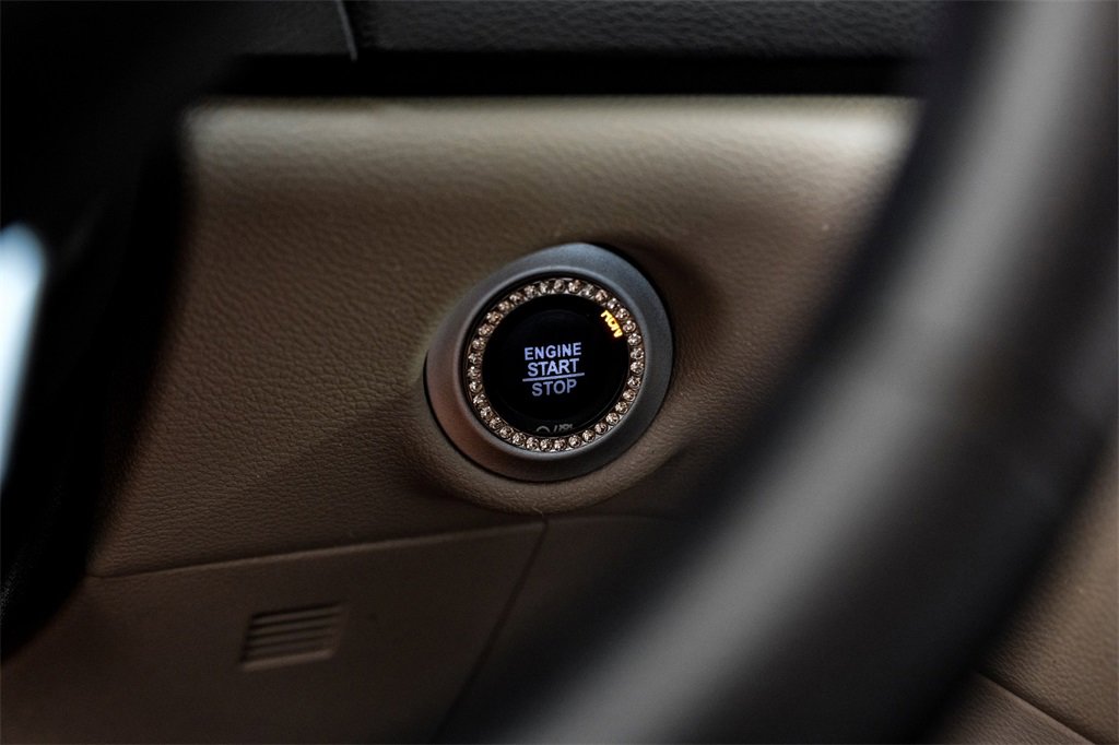 Used 2020 Chrysler Voyager Lxi image 17