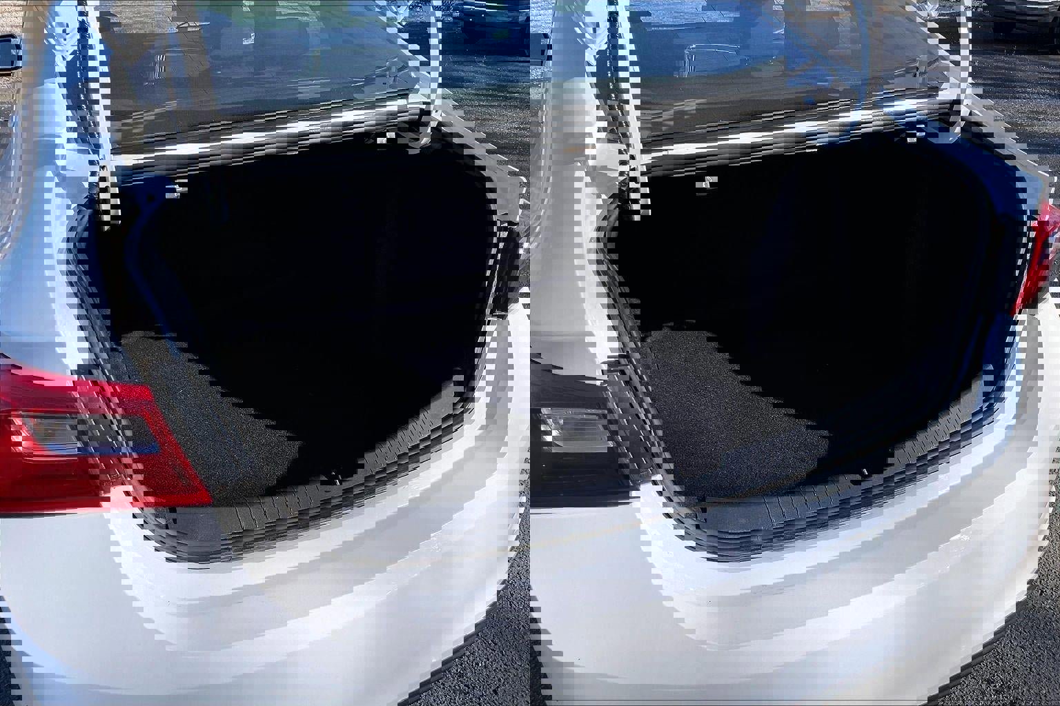 Used 2018 Chevrolet Malibu LT image 4